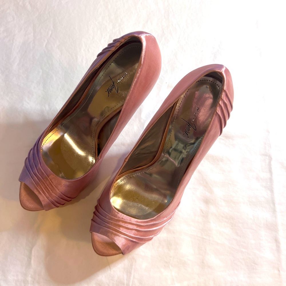 NEW Jacqueline Ferrar | Satin Heels. Color is Pink,  great for night out